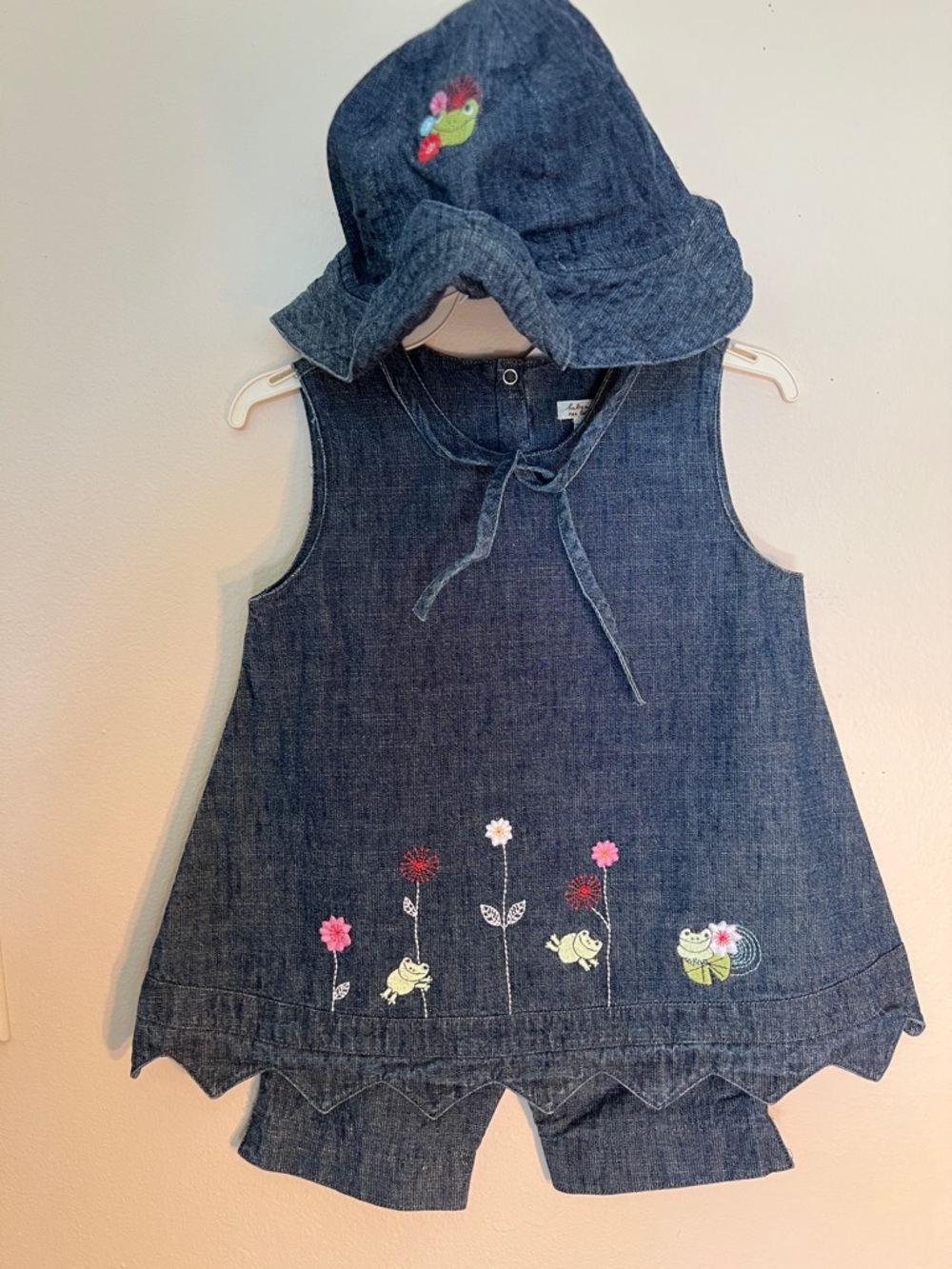 Vintage Denim Baby 2Pc Set w/ Hat. Floral Frog Embroidery size